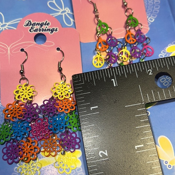 New Two Pairs Vintage Rainbow of Color Peace Signs & Floral Metal Dangle Earring - Picture 14 of 14